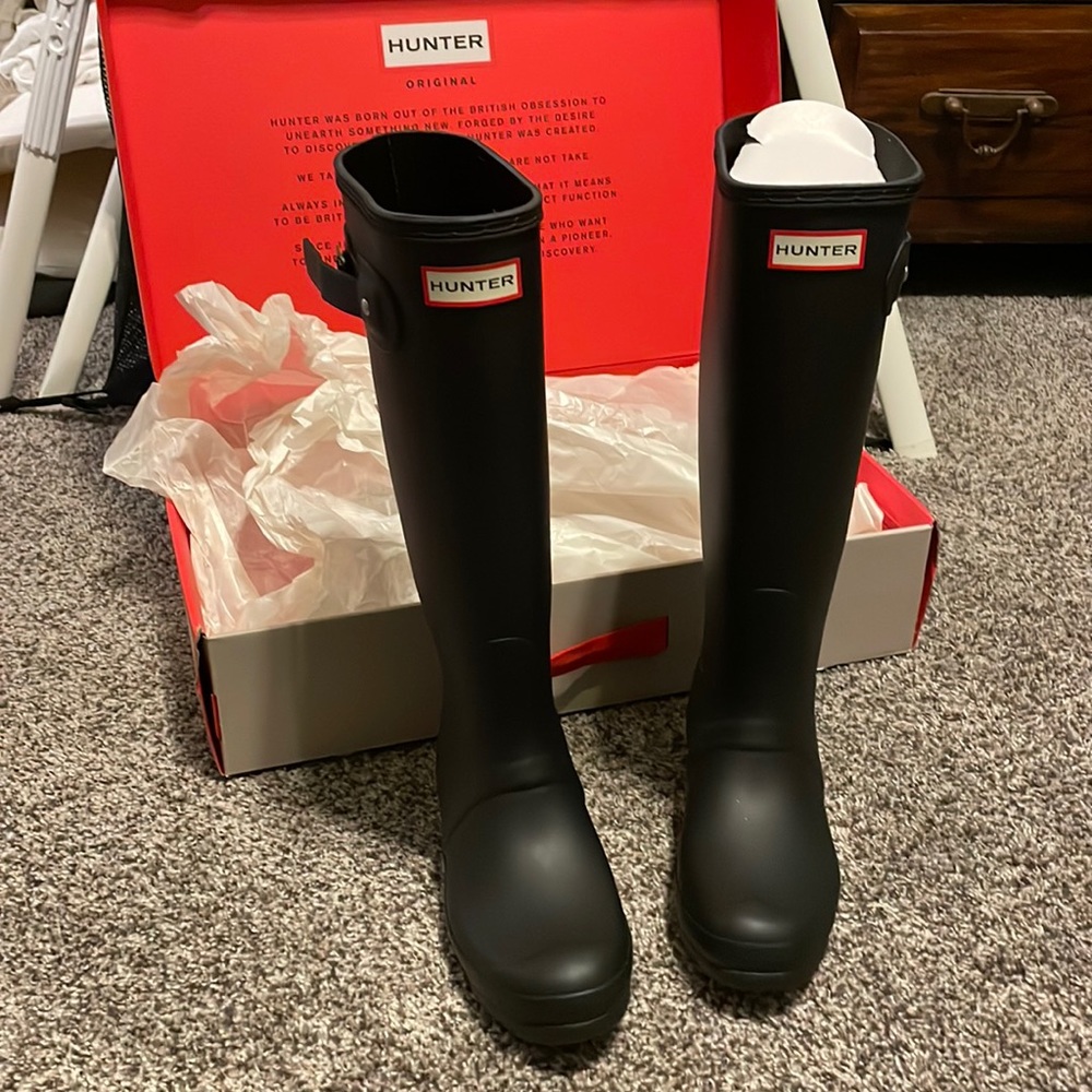 Black matte hunter boots Size 6 NIB
